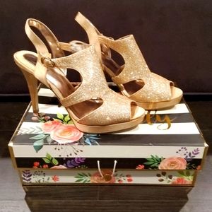 ALFANI GOLD GLITTER SHOE 2.5 INCH HEEL SIZE 8